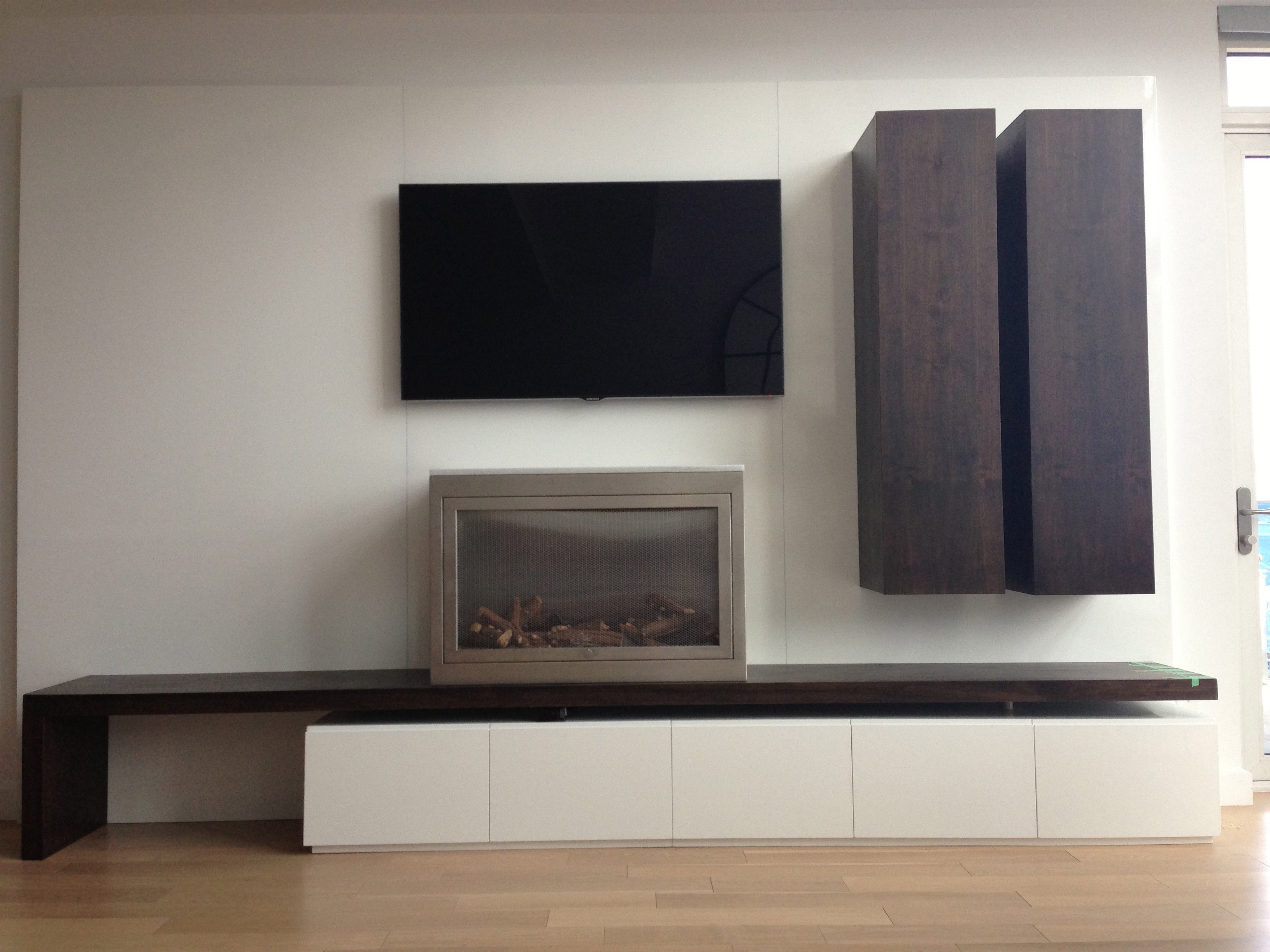 Minimalist Media Unit for a Collector. « The Perfect Black